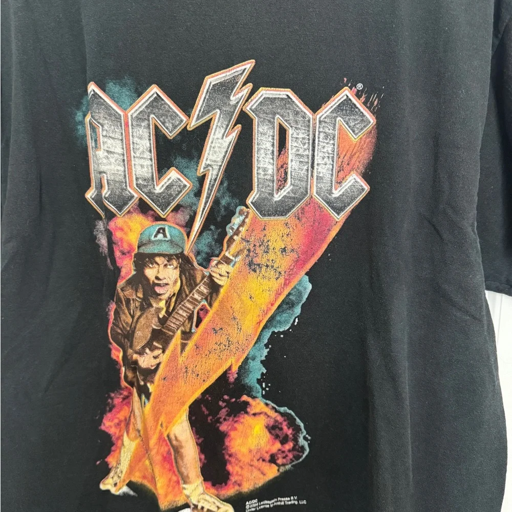 Retro 2004 AC/DC High Voltage Album Cover Angus Young Lightning T-Shirt - Picture 2 of 4